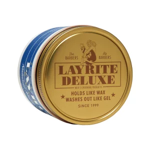 Die Layrite Natural Matte Pomade hat eine mittlere Festigkeit, die es ermöglicht, das Haar zu stylen und gleichzeitig Flexibilität zu bewahren.