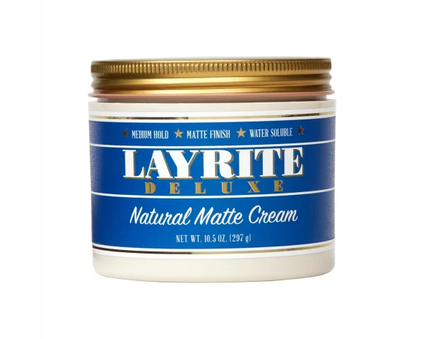 Die Layrite Natural Matte Pomade hat eine mittlere Festigkeit, die es ermöglicht, das Haar zu stylen und gleichzeitig Flexibilität zu bewahren.