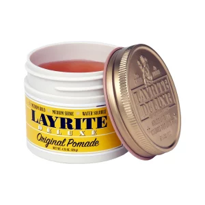 Die Layrite Original Pomade ist eine wasserbasierte Pomade, die entwickelt wurde, um dem Haar einen flexiblen Halt und ein glänzendes Finish zu verleihen.