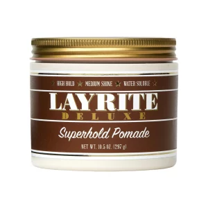 Die Superhold Pomade, von der Marke Layrite, ist speziell für Menschen mit dickem, widerspenstigem Haar entwickelt worden.