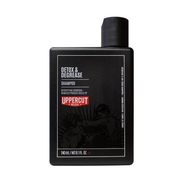 Uppercut Deluxe Detox and Degrease Shampoo ist ein tiefenreinigendes Shampoo, das speziell entwickelt wurde, um hartnäckige Produktablagerungen zu entfernen.