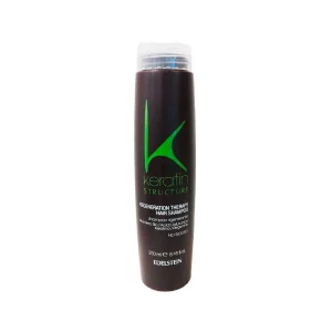 KERATIN STRUCTURE REGENERATION THERAPY SHAMPOO, regenerierendes Aufbau-Shampoo, das speziell entwickelt wurde, um geschädigtes Haar zu reparieren und zu stärken. Ähnlich wie bei der KERATIN STRUCTURE REGENERATION THERAPY MASK enthält dieses Shampoo Keratin und Aloe Vera, ein Protein, das das Haar kräftigt und ihm Struktur verleiht. Aloe versorgt das Haar mit Feuchtigkeit, Spannkraft und macht es weich.