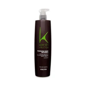 KERATIN STRUCTURE REGENERATION THERAPY SHAMPOO, regenerierendes Aufbau-Shampoo, das speziell entwickelt wurde, um geschädigtes Haar zu reparieren und zu stärken. Ähnlich wie bei der KERATIN STRUCTURE REGENERATION THERAPY MASK enthält dieses Shampoo Keratin und Aloe Vera, ein Protein, das das Haar kräftigt und ihm Struktur verleiht. Aloe versorgt das Haar mit Feuchtigkeit, Spannkraft und macht es weich.