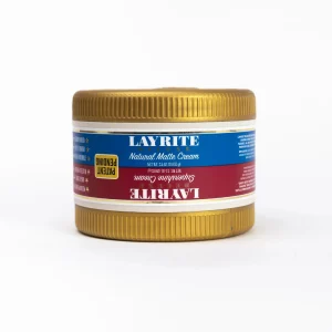 Die Layrite Dual Chamber Natural Matte & Supershine Cream ist eine spezielle Styling-Pomade, die in einer Doppelpackung mit zwei Kammern geliefert wird. Eine Kammer enthält die Natural Matte Cream, die eine matte Textur und ein natürliches Aussehen verleiht, während die andere Kammer die Supershine Cream enthält, die einen glänzenden Effekt erzeugt.